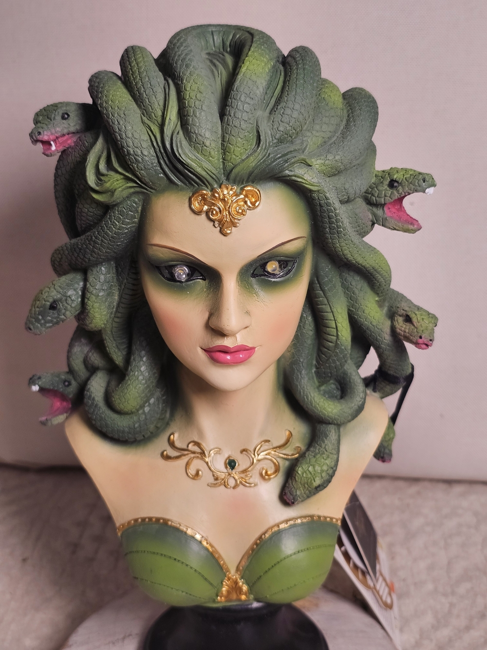 Medusa Bust Hair Sculpture - Green Decorative Hair Figurine Led Halloween - Picture 5 of 10